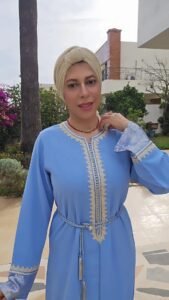 Caftan en crêpe de soie premium avec Zwaak Maâlem et ceinture en soie