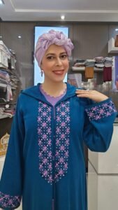 Jelaba brodée bleue pour femme élégante
