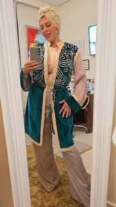 combinaison lamé soie avec gilet brodé combinaison lamé soie avec gilet brodé