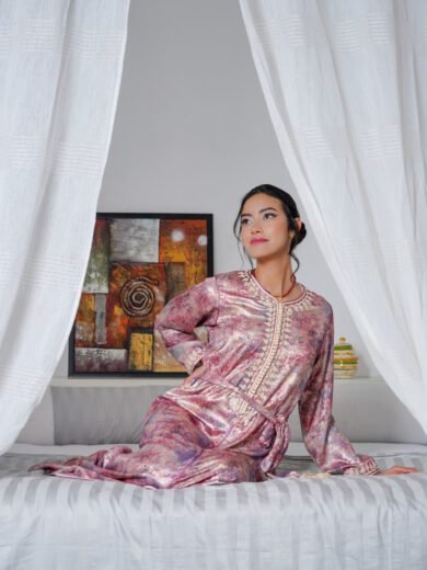 Caftan Velvet en Lamé – Élégance marocaine et éclat raffiné