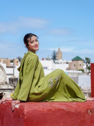 Jelaba caf brodé en crêpe de soie et berchmane