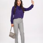 PANT GRIS CL et Chemise Femme en Crêpe avec Col Volanté et Nœuds