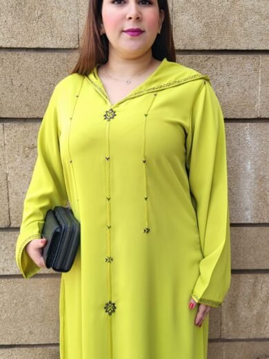 Jelaba Flora Vert en crêpe de soie brodée à la main avec travail en Zwaak