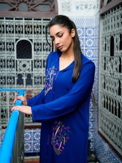 Jelaba Double en crêpe de soie brodée avec broderie Berchmane artisanale