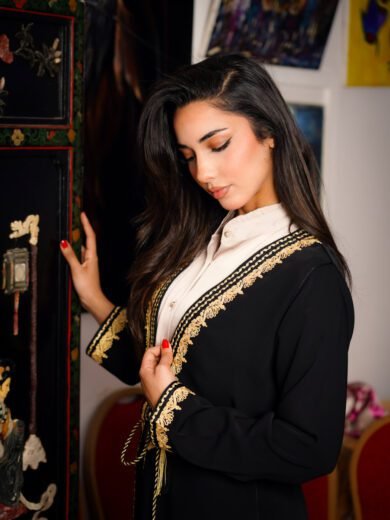 Ensemble en crêpe de soie avec kimono, pantalon et ceinture en soie, travaillé en Zwaak Maâlem