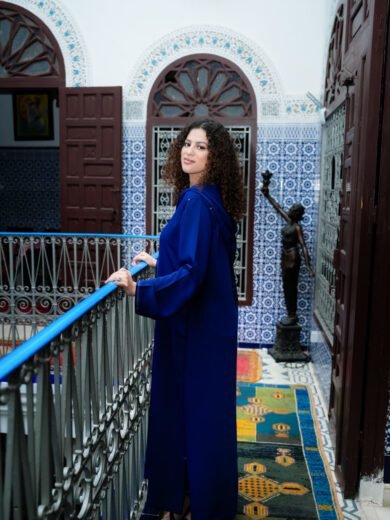 Jelaba Grille en crêpe de soie brodée à la main avec travail en Berchmane