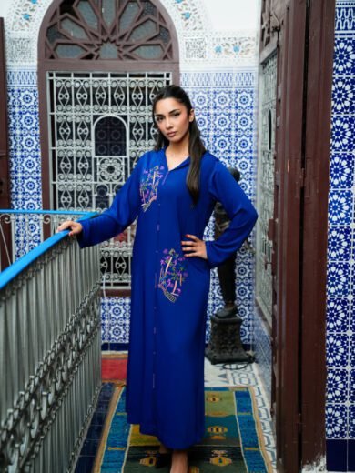 Jelaba Double en crêpe de soie brodée avec broderie Berchmane artisanale